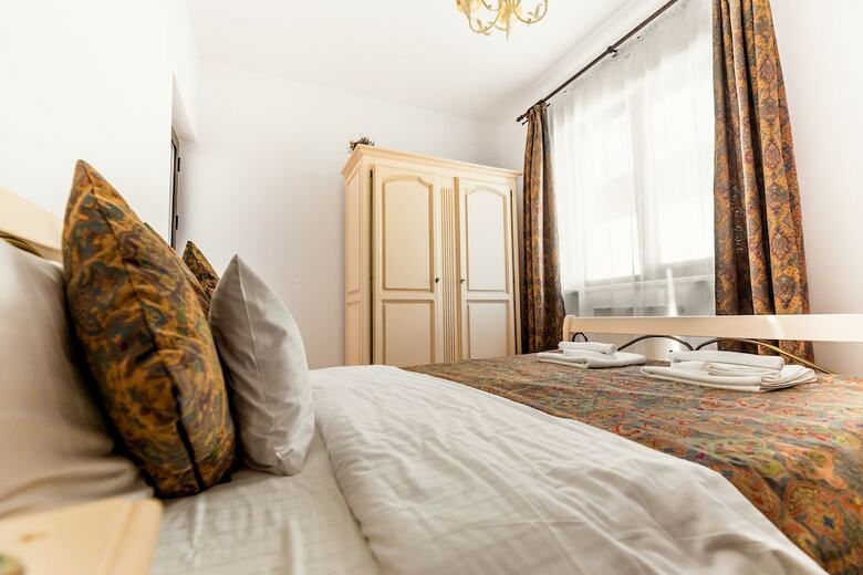 Hostal Flora Luxury House