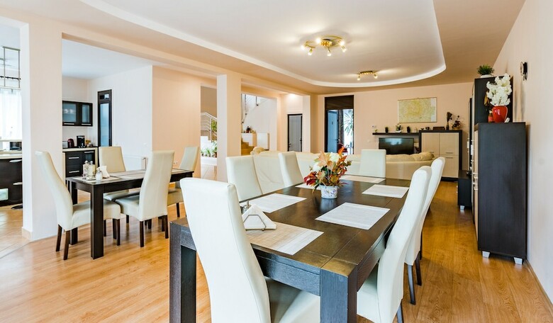 Hostal Flora Luxury House