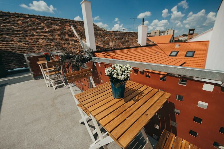 Yellowboot Aparthotel