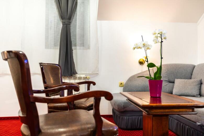 Hotel Royal Crown Garni