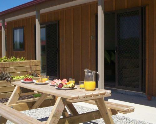 Longbourne Lodge Motel