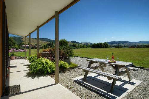 Longbourne Lodge Motel
