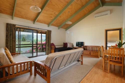 Longbourne Lodge Motel