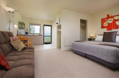 Longbourne Lodge Motel