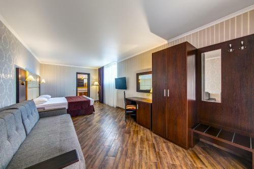 Azaria Hotel