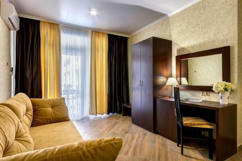 Azaria Hotel
