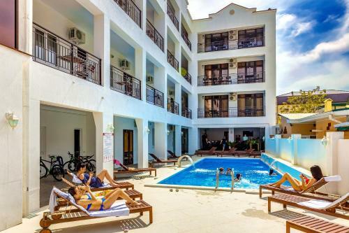 Azaria Hotel