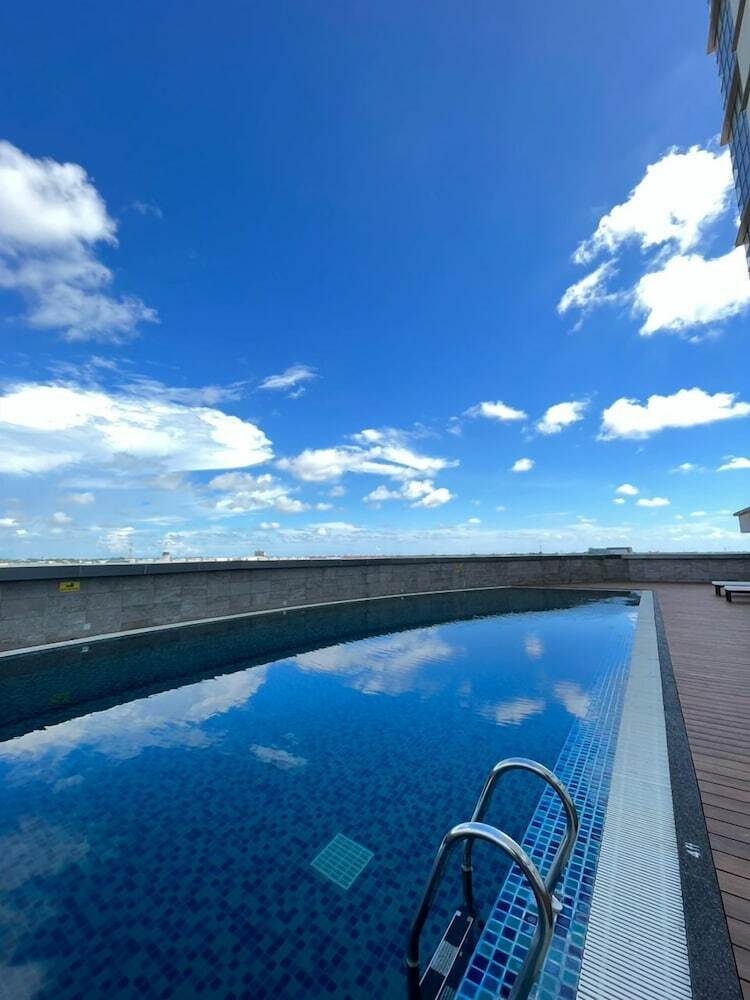Grand Alora Hotel