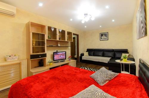 Apartments Chetaeva 36