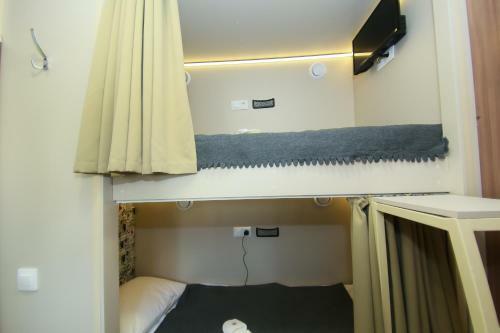 Kupe Capsule Hotel & Hostel