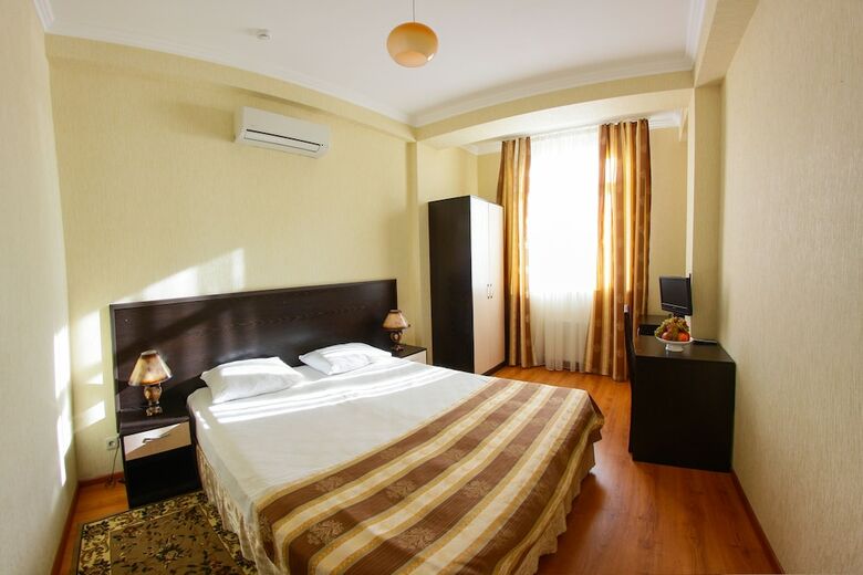 Green Hosta Hotel