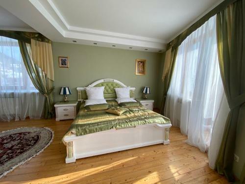 Hotel Krestovaya Pad