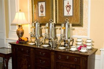 Hotel Trianon Old Naples