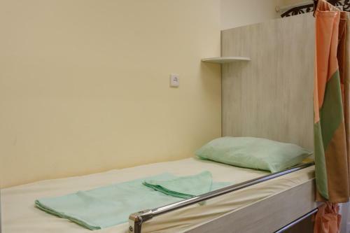 Re Hostel