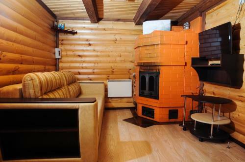 Hostal Holiday Home Tihotut