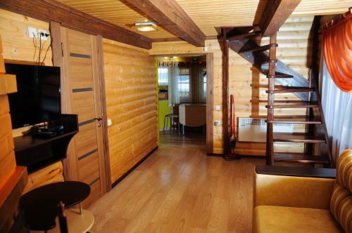 Hostal Holiday Home Tihotut