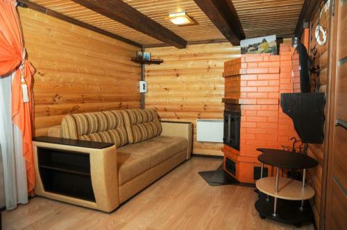 Hostal Holiday Home Tihotut