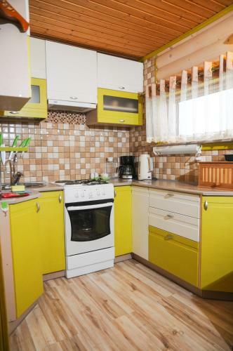 Hostal Holiday Home Tihotut