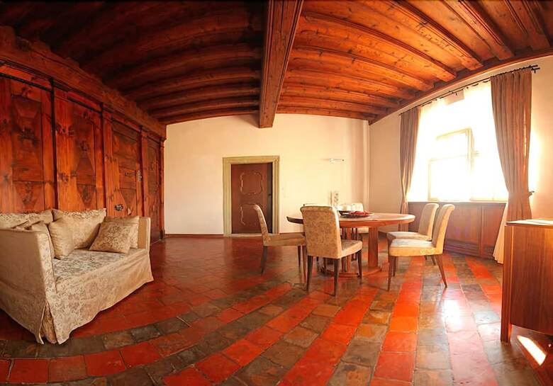 Lambergh Chateau & Hotel