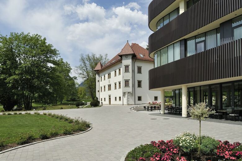 Lambergh Chateau & Hotel