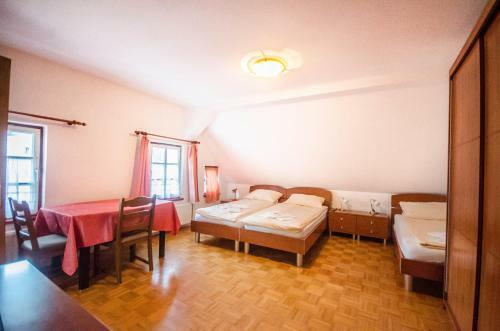 Hostal Guesthouse Skafar