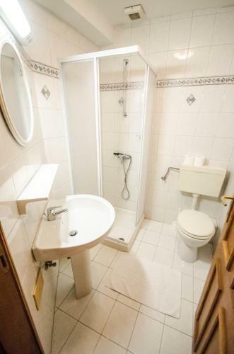 Hostal Guesthouse Skafar