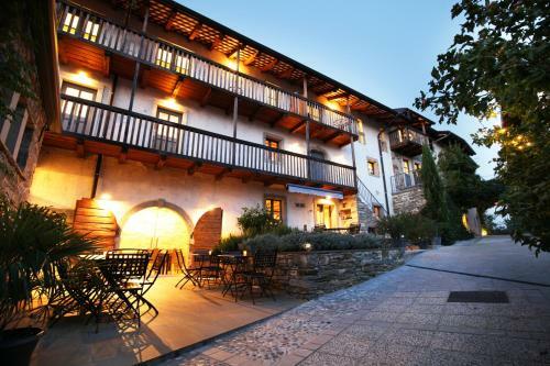Hostal Garni Hotel Dvor