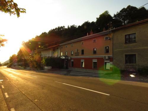 Hostal Gostilna Tratnik