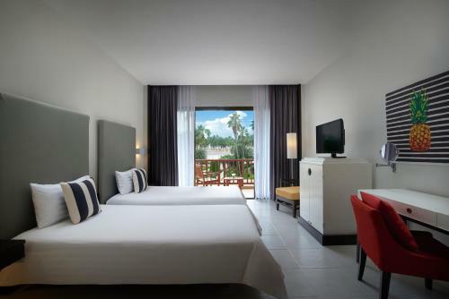 Hotel The Tide Resort