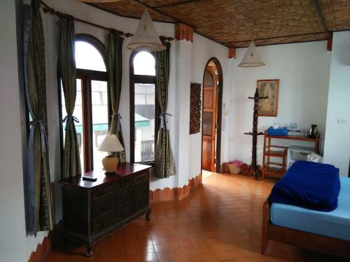 Hostal Mut Mee Garden Guest House