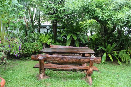 Hotel White Elephant Resort