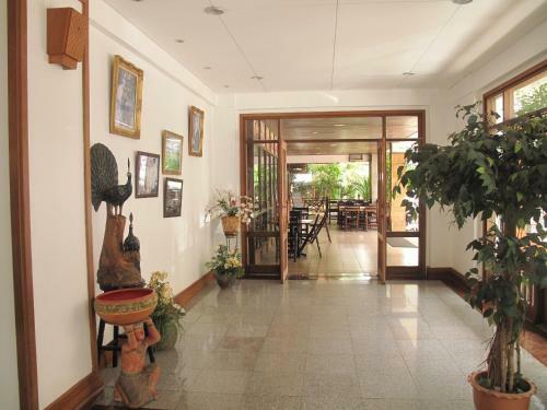 Dusit Hotel