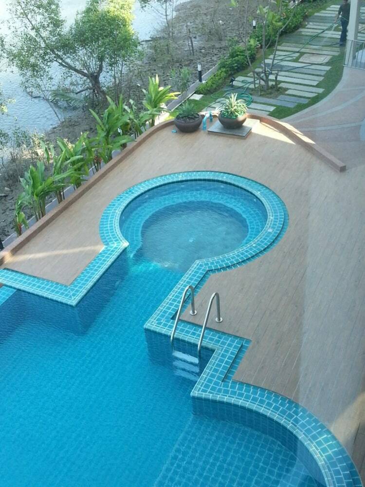 Coco View Hotel