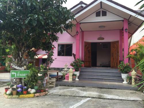 Hostal Tassana House