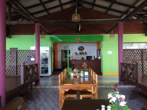 Hotel Dragon Hut Resort