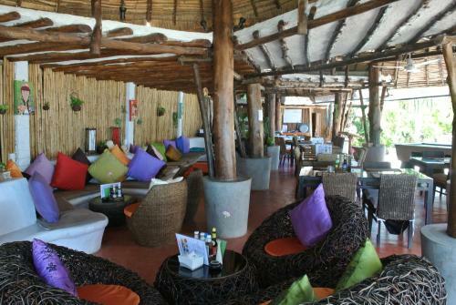 Hotel B52 Beach Resort