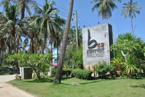 Hotel B52 Beach Resort