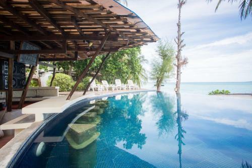 Hotel B52 Beach Resort