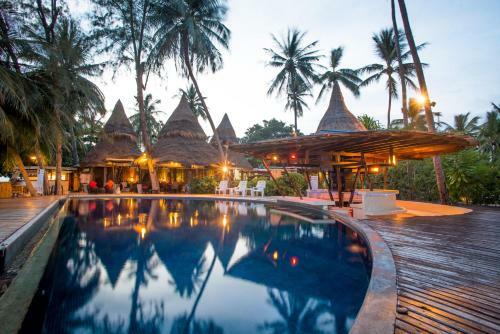 Hotel B52 Beach Resort