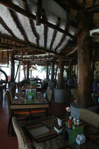 Hotel B52 Beach Resort