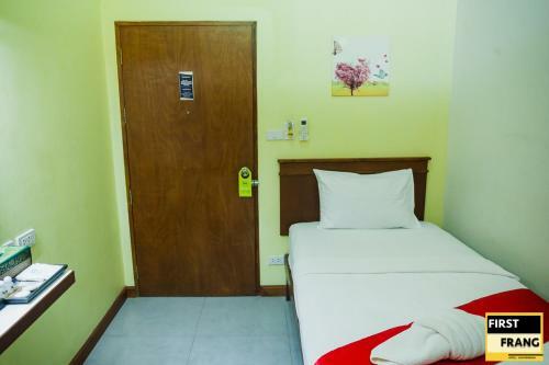 First And Frang Hotel