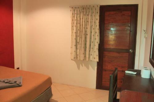 Hostal Baan Talay Guesthouse