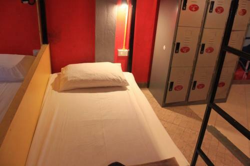 Hostal Baan Talay Guesthouse