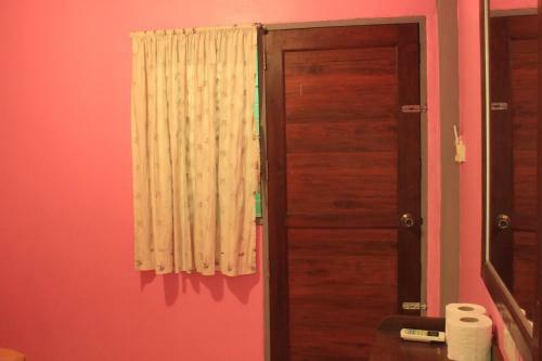 Hostal Baan Talay Guesthouse