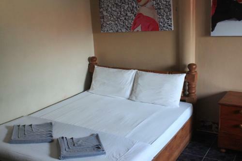 Hostal Baan Talay Guesthouse