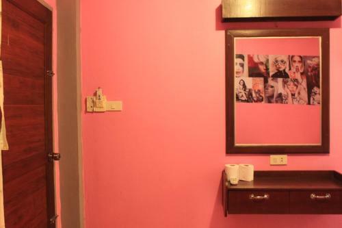 Hostal Baan Talay Guesthouse