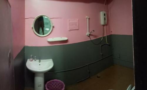 Wild & Wandering Backpacker Hostel & Bar