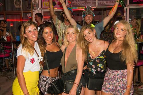 Wild & Wandering Backpacker Hostel & Bar