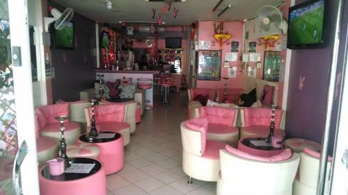 Wild & Wandering Backpacker Hostel & Bar