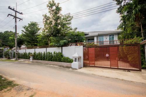 Tamnak Beach House